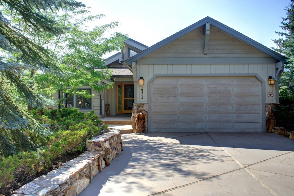 Lakefront Home for Sale in Papoose Bay