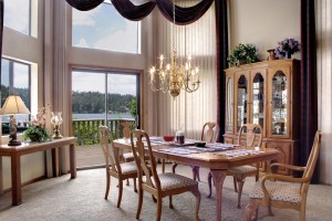 Round dining Lakefront