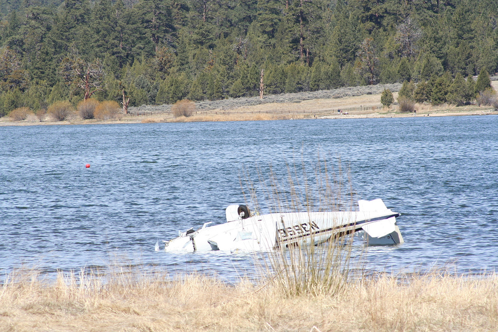 plane crash in water hatchet